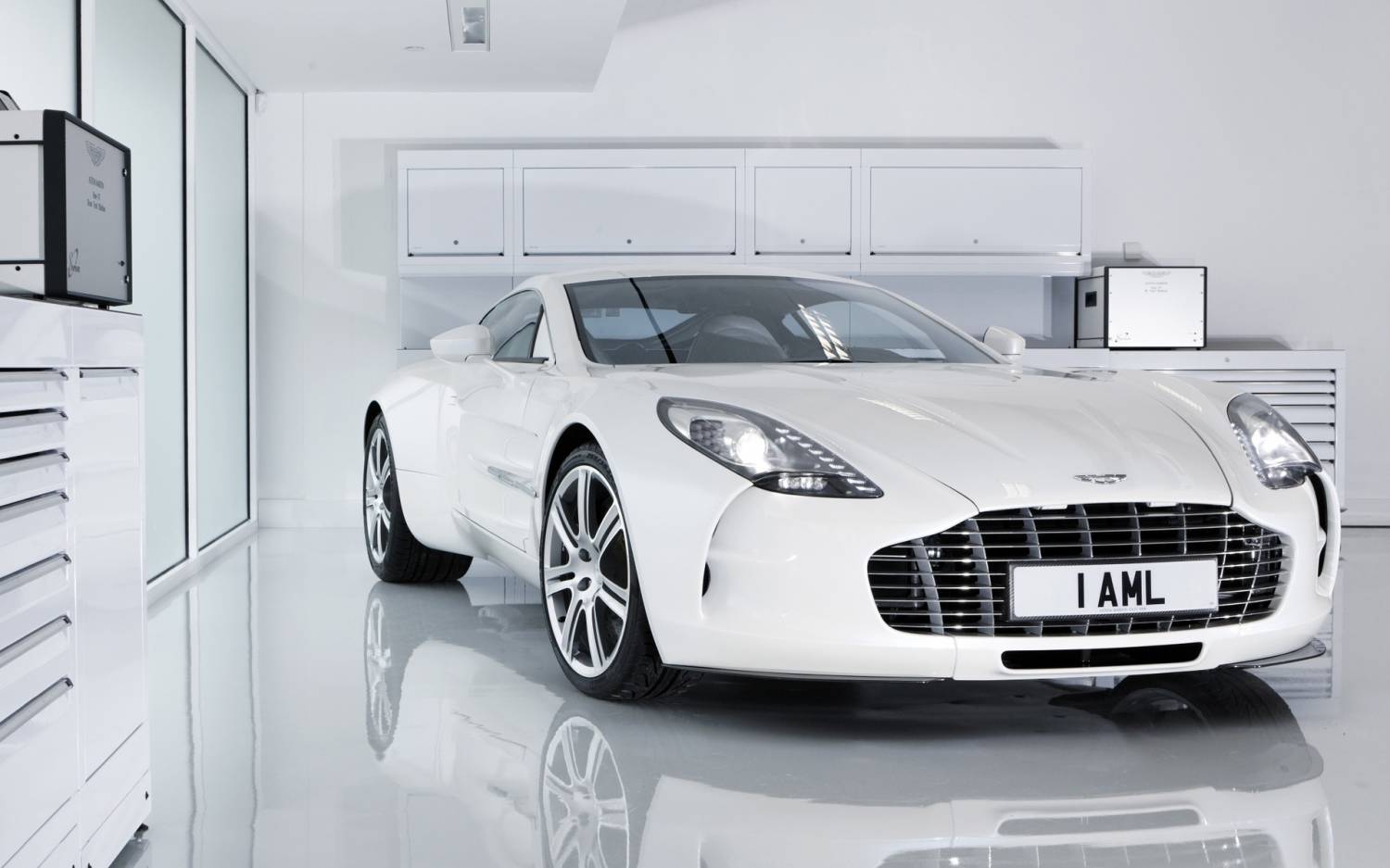 Aston Martin one 77 салон